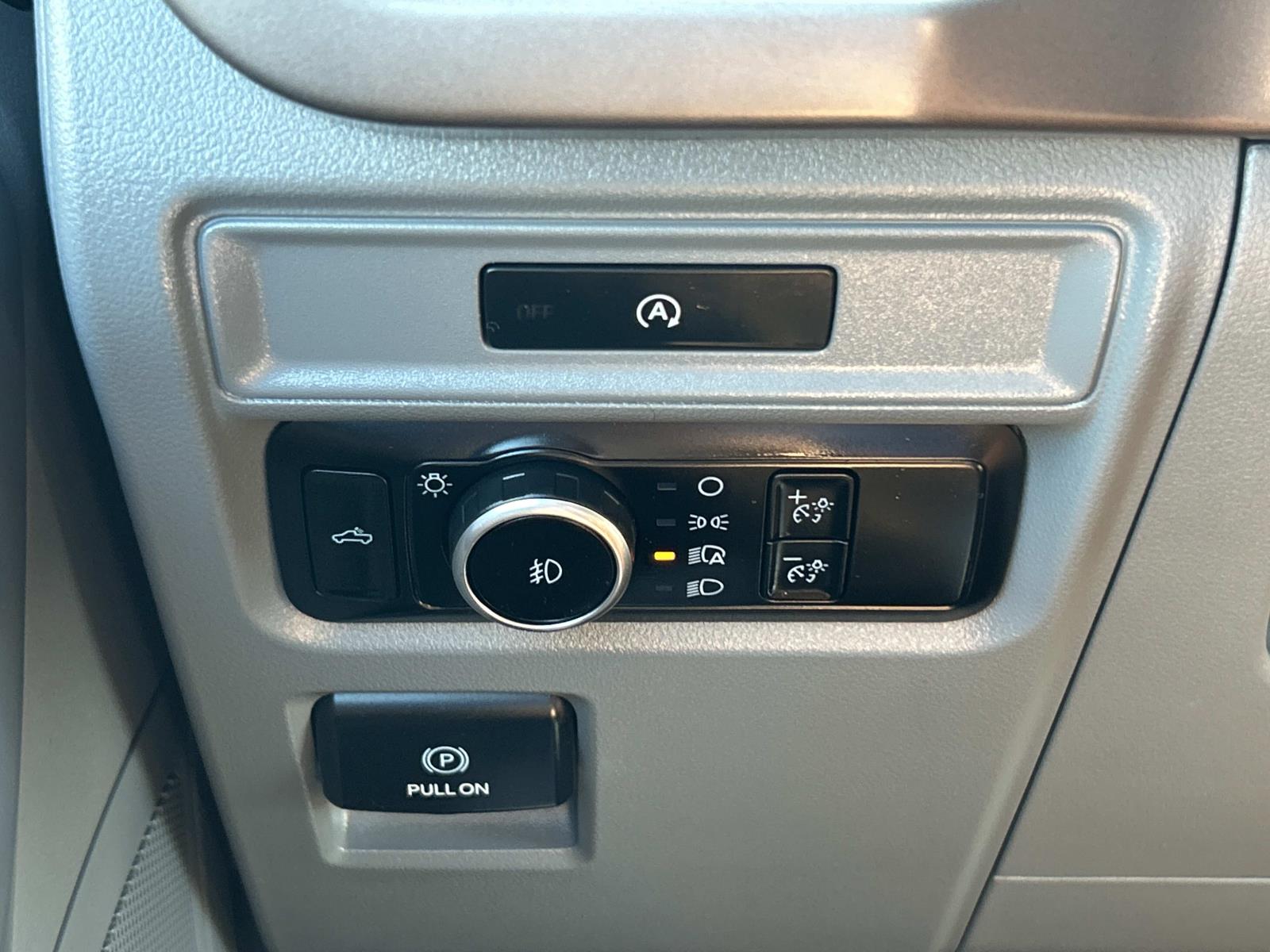 Vehicle photo 37