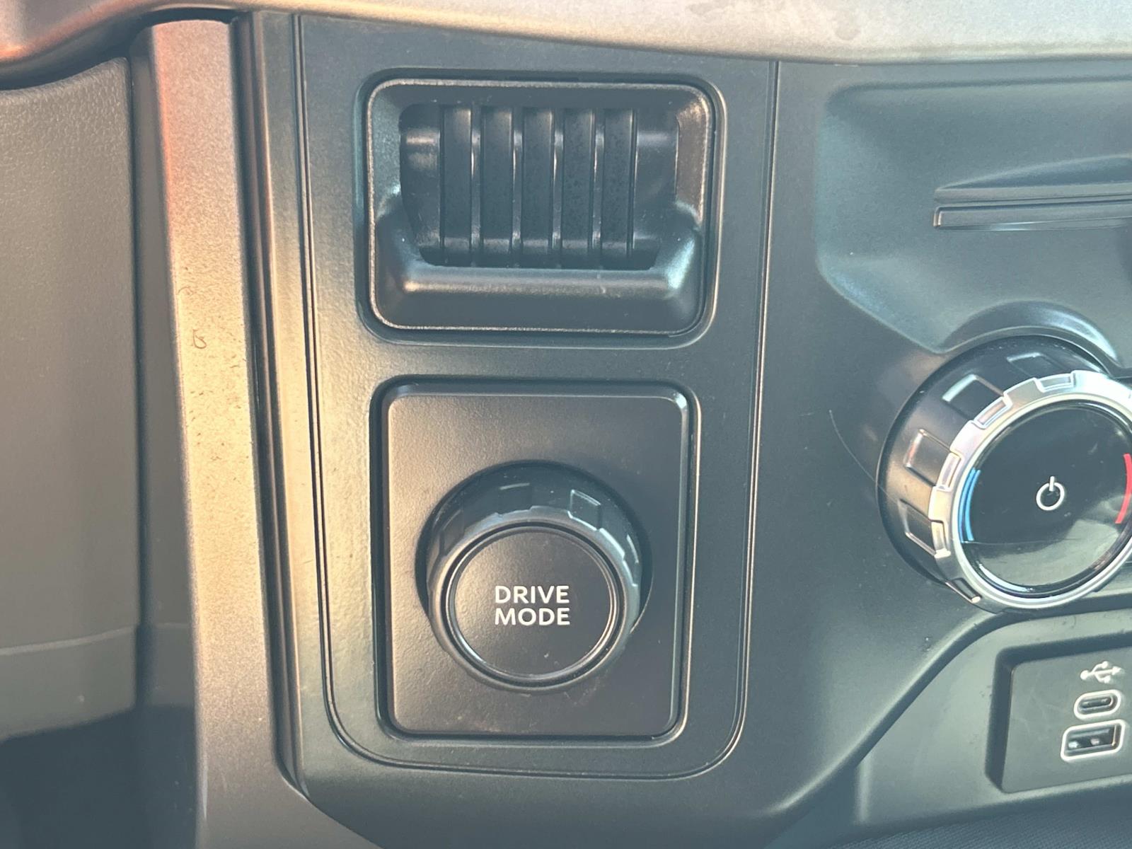 Vehicle photo 35