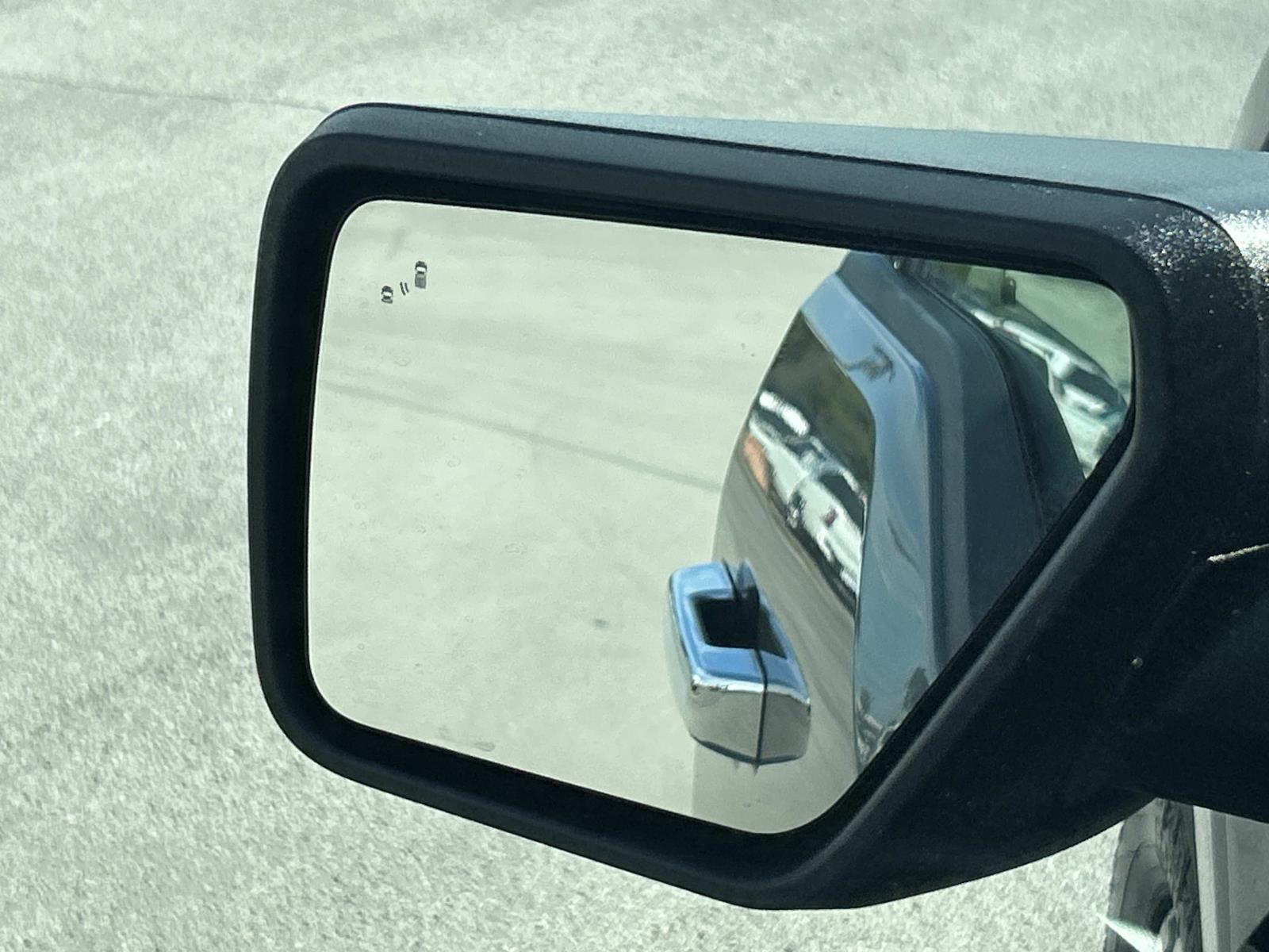 Vehicle photo 20