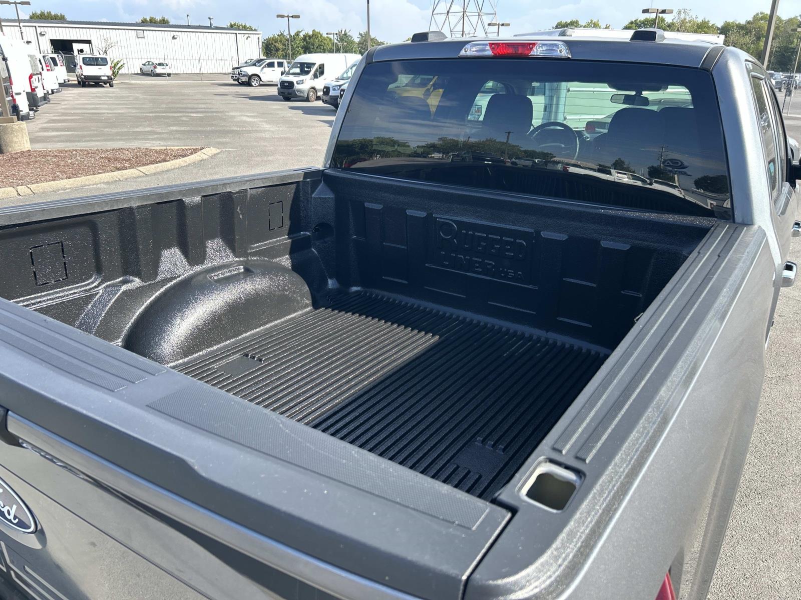 Vehicle photo 14