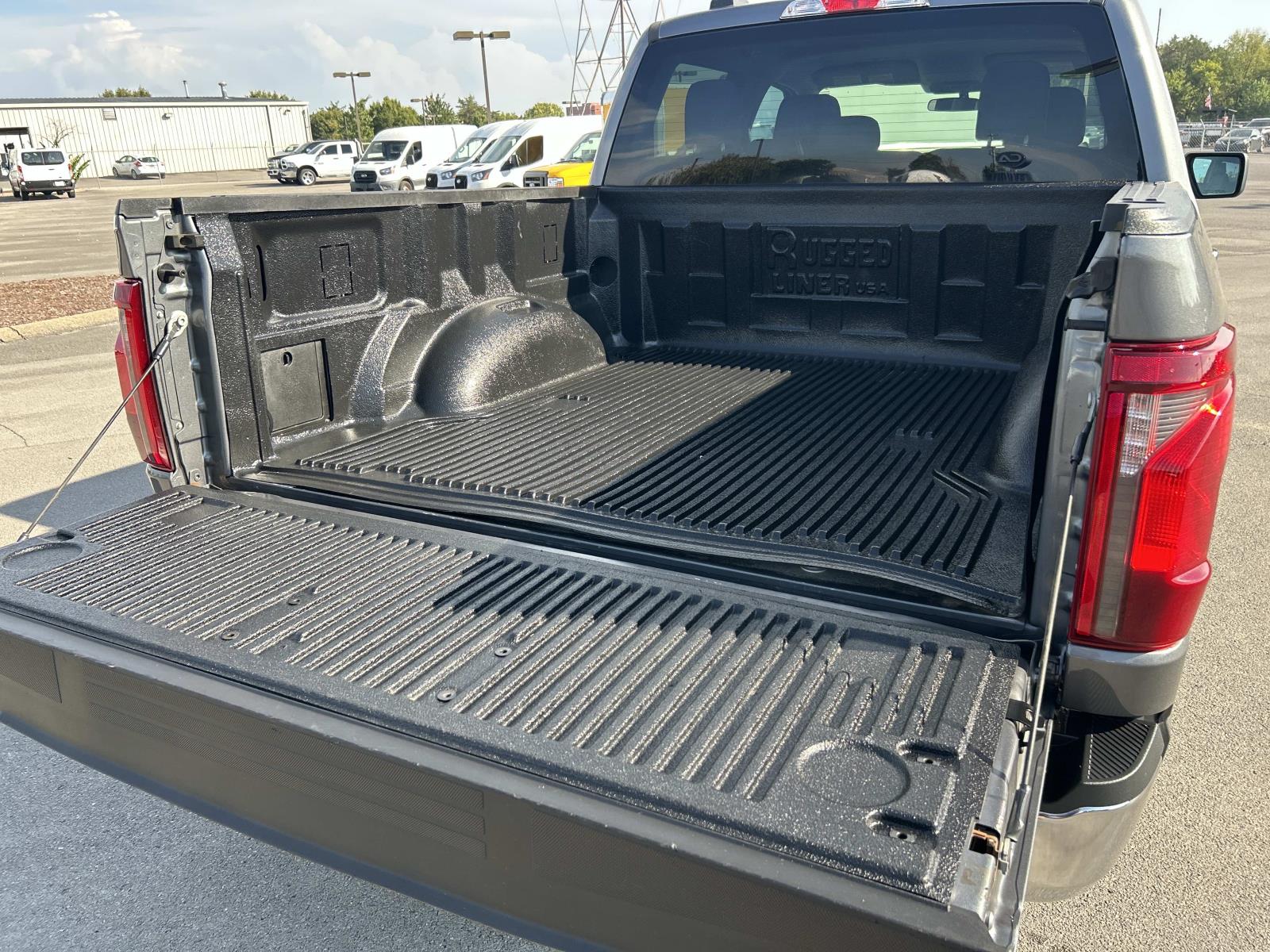 Vehicle photo 16