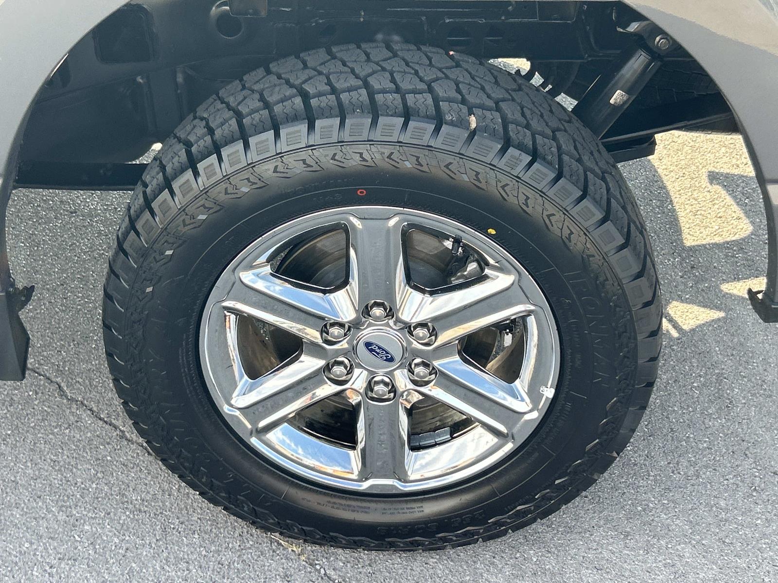 Vehicle photo 17