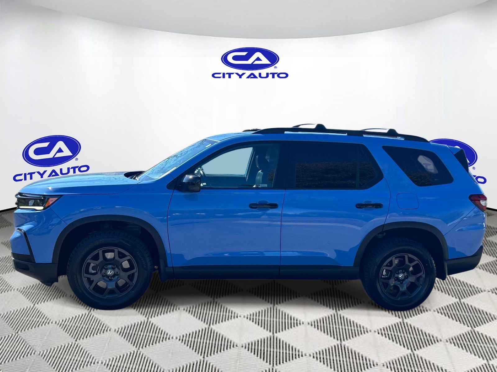 Vehicle photo 7