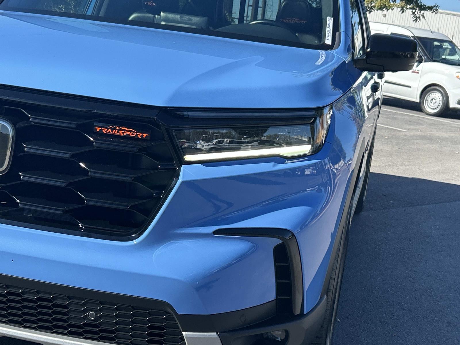 Vehicle photo 11