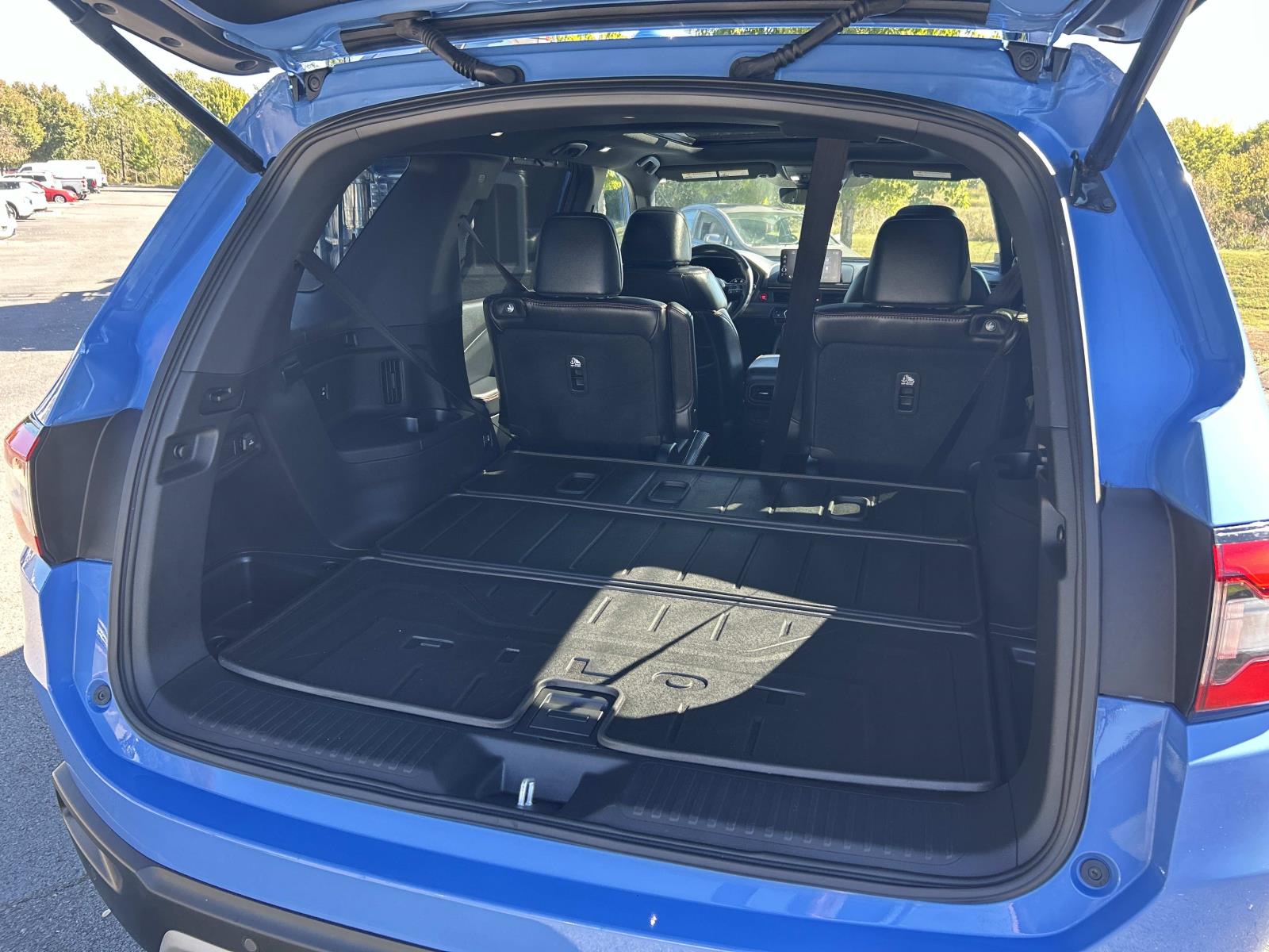 Vehicle photo 14