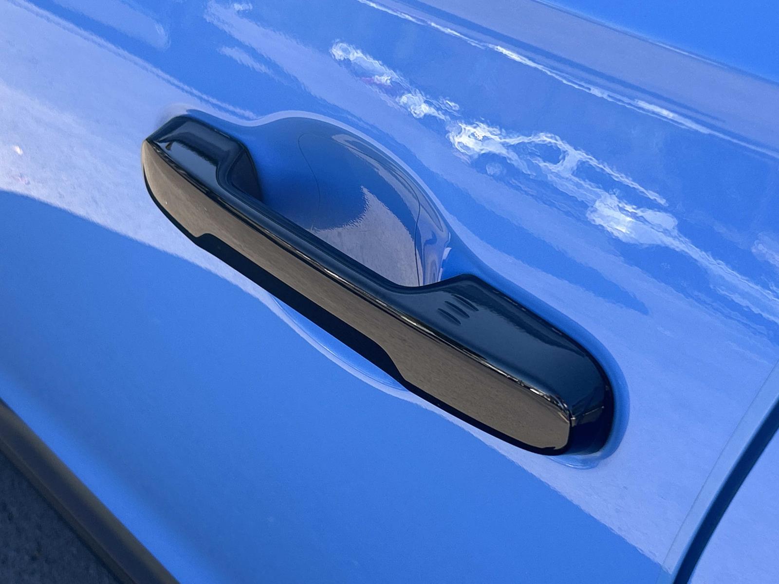 Vehicle photo 19