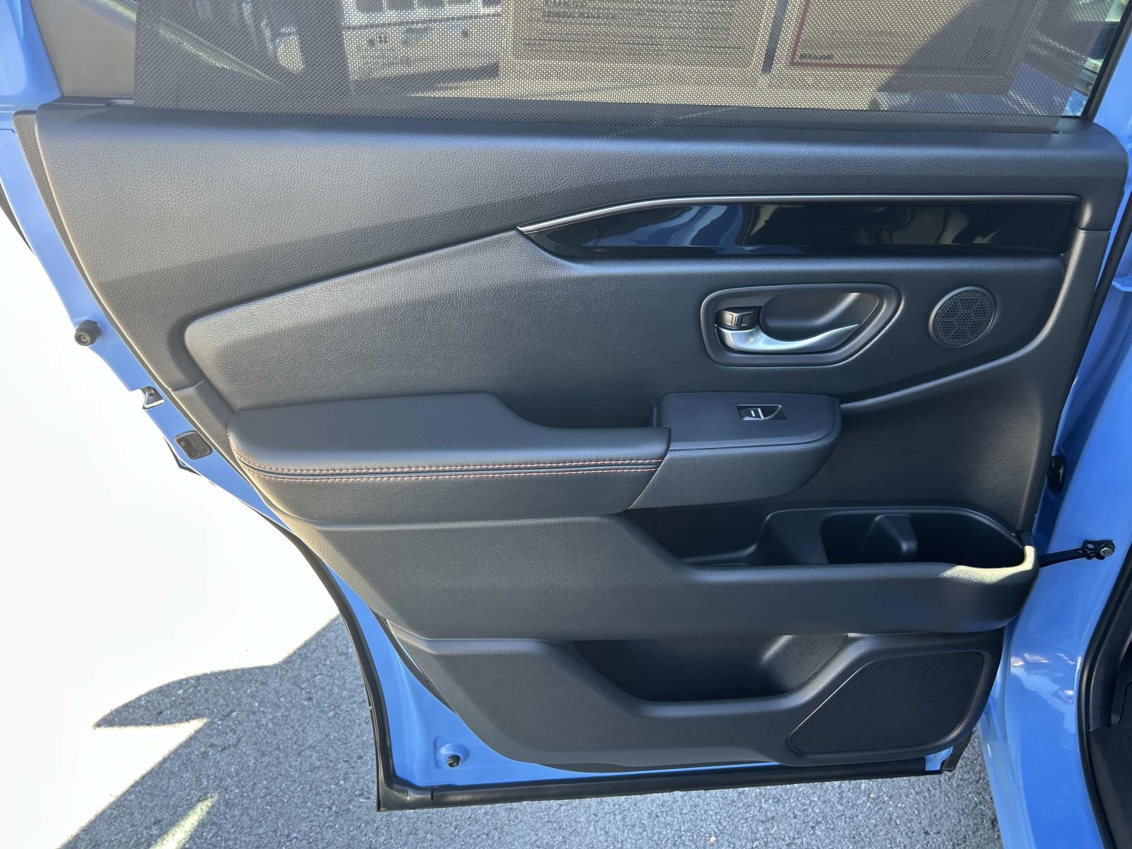 Vehicle photo 28