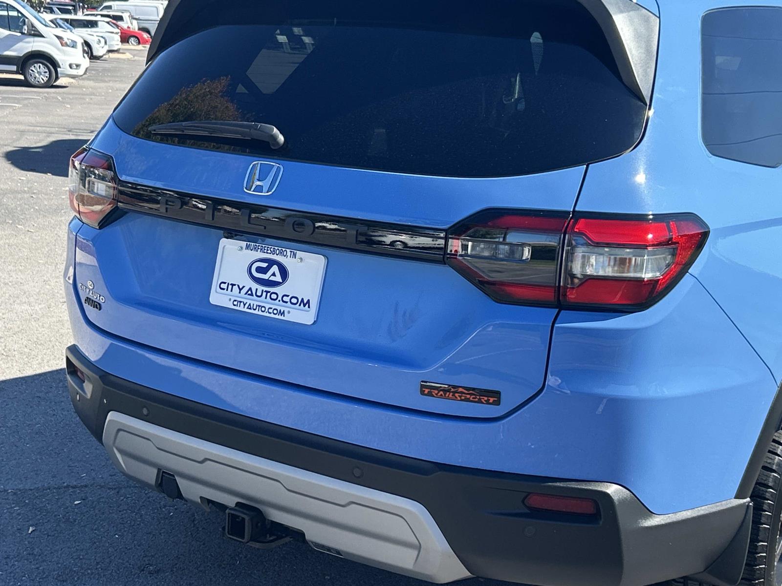 Vehicle photo 13