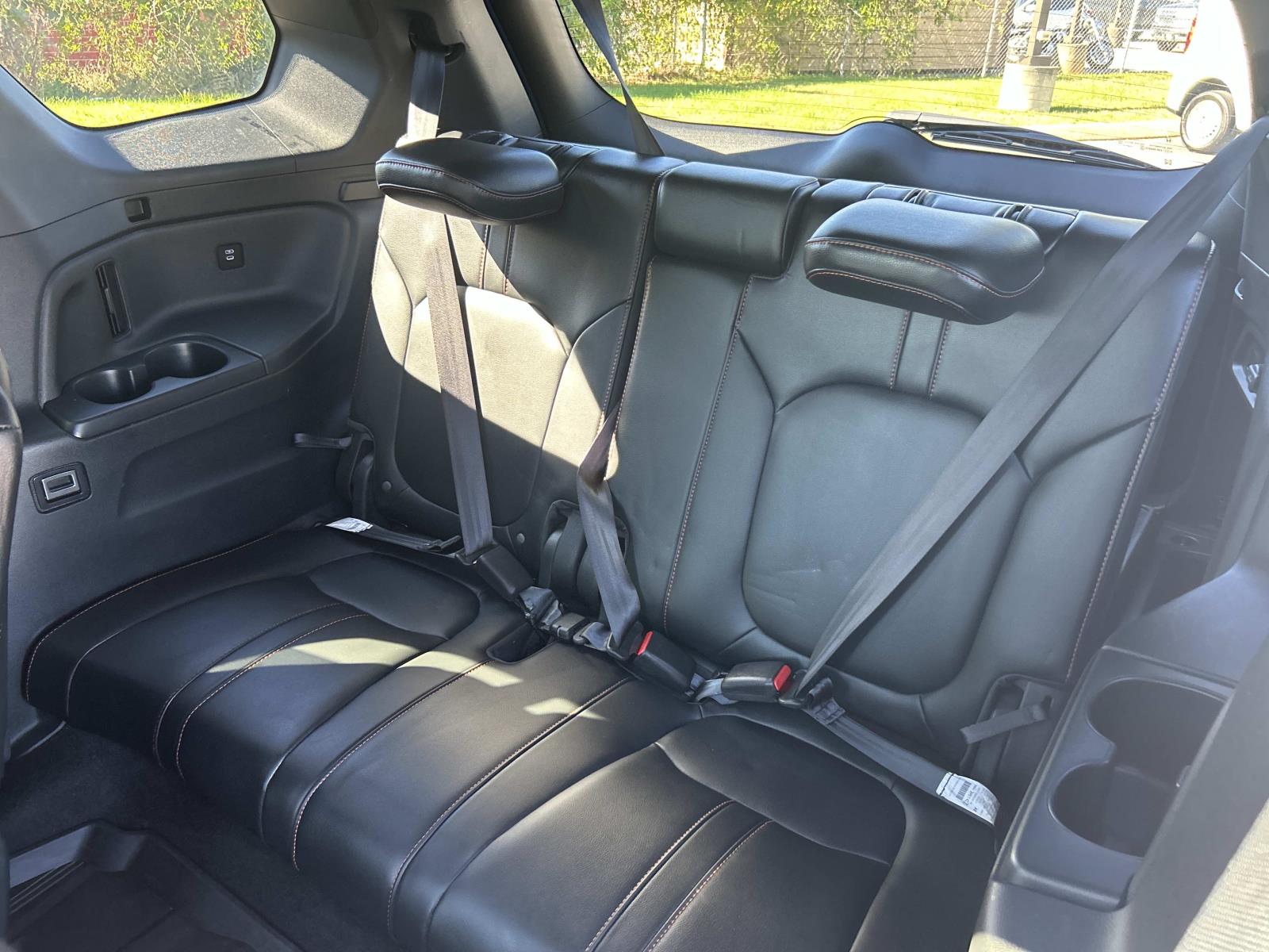 Vehicle photo 27