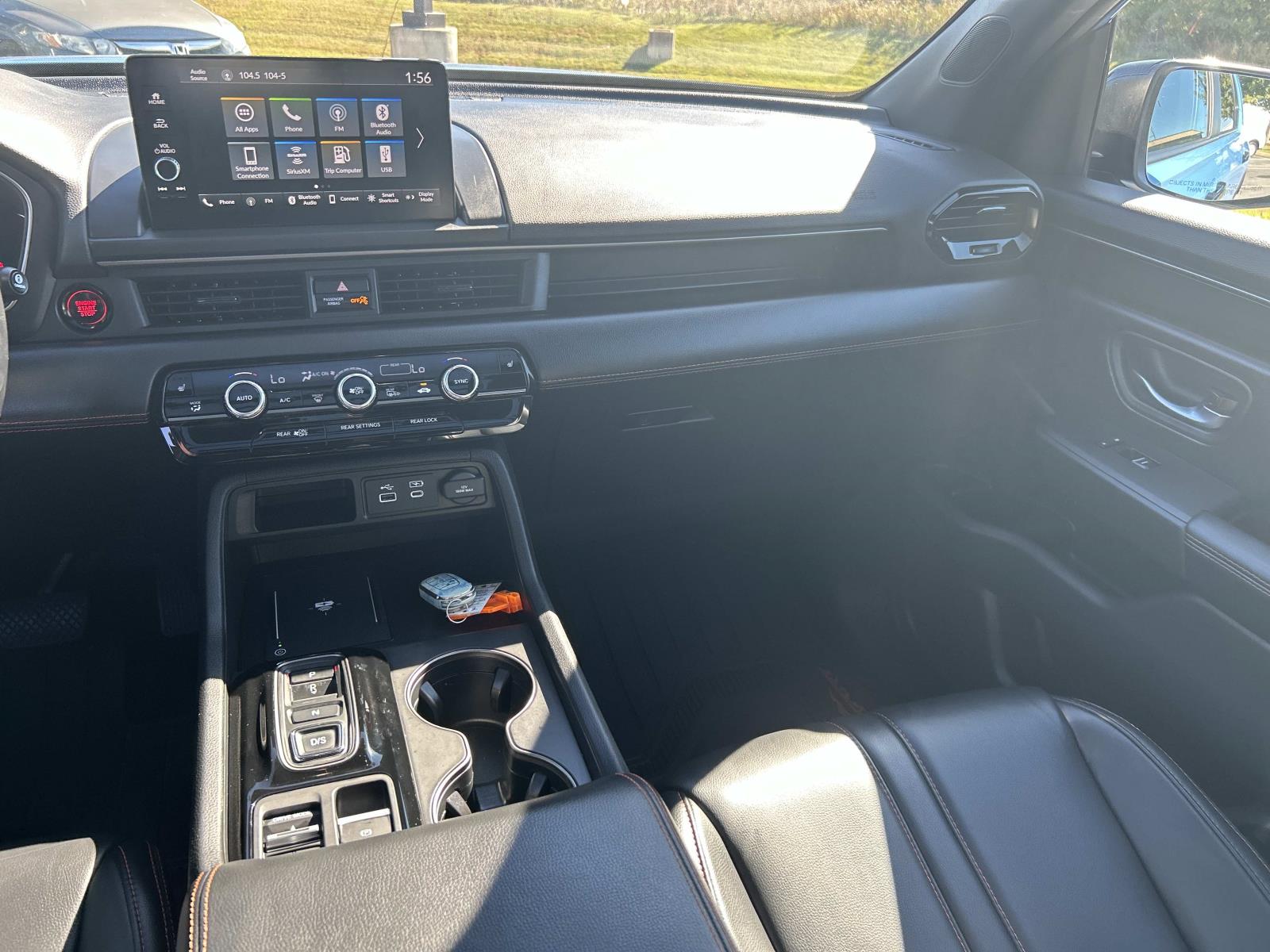 Vehicle photo 23