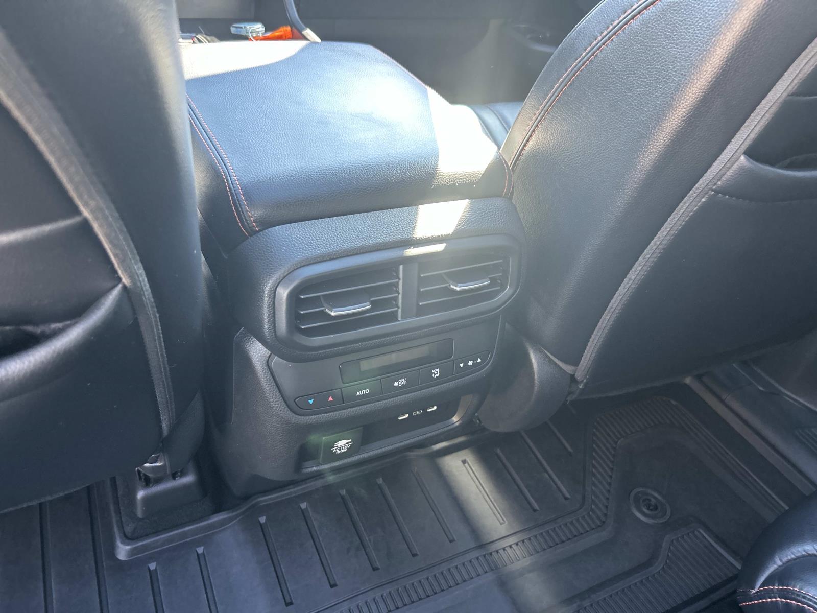 Vehicle photo 25