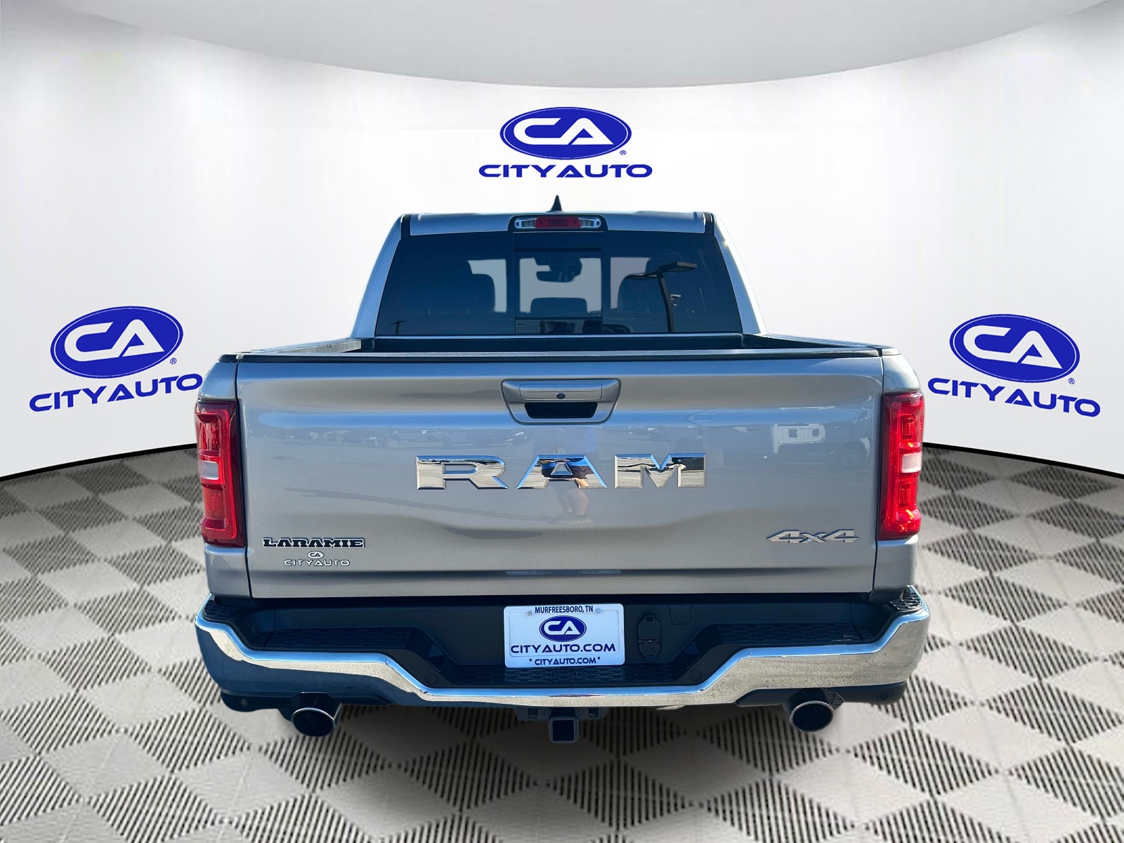 Vehicle photo 4