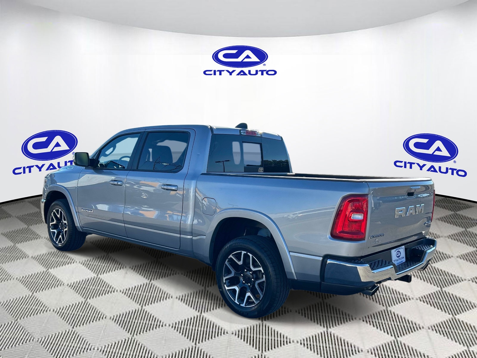 Vehicle photo 5