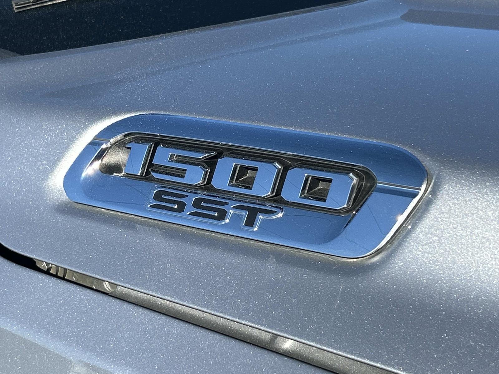 Vehicle photo 22
