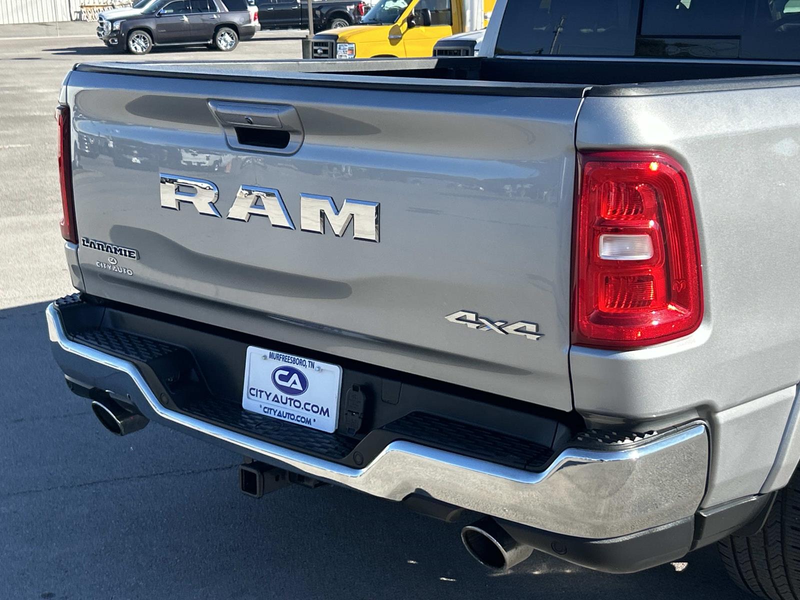 Vehicle photo 13