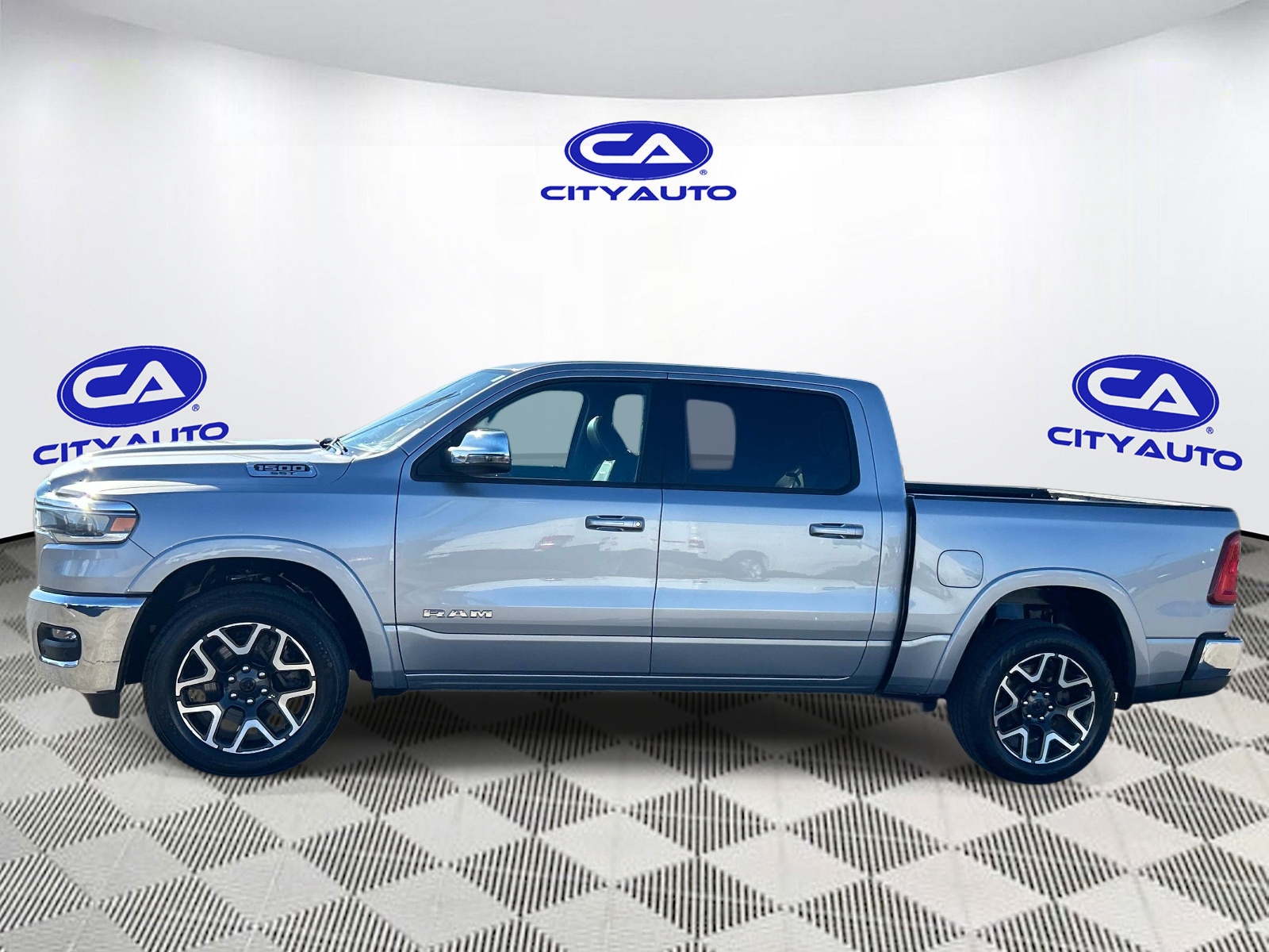 Vehicle photo 7