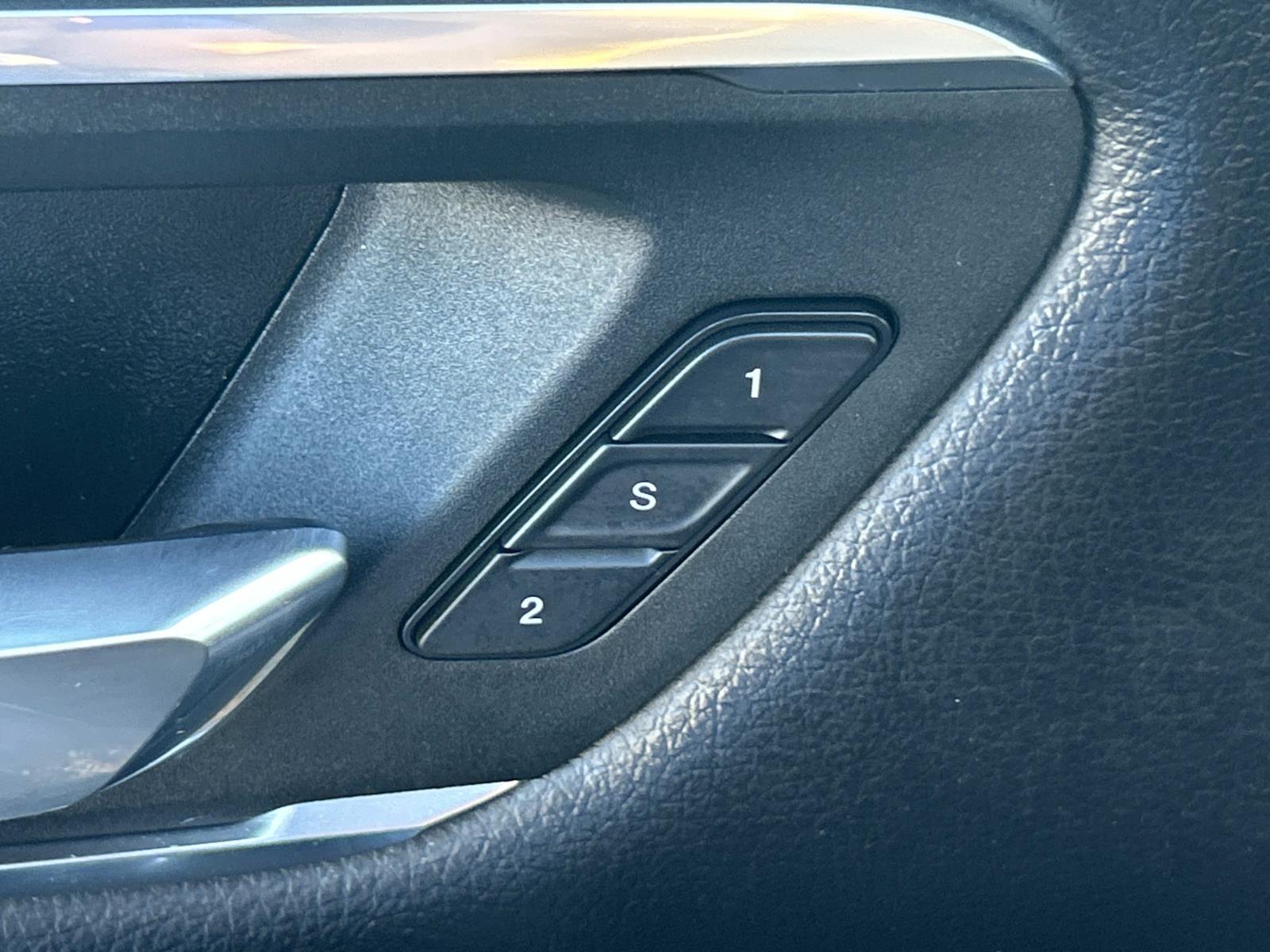 Vehicle photo 32