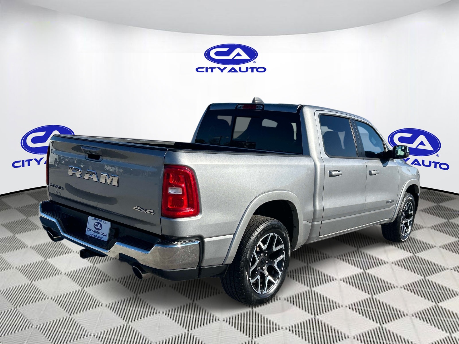 Vehicle photo 3