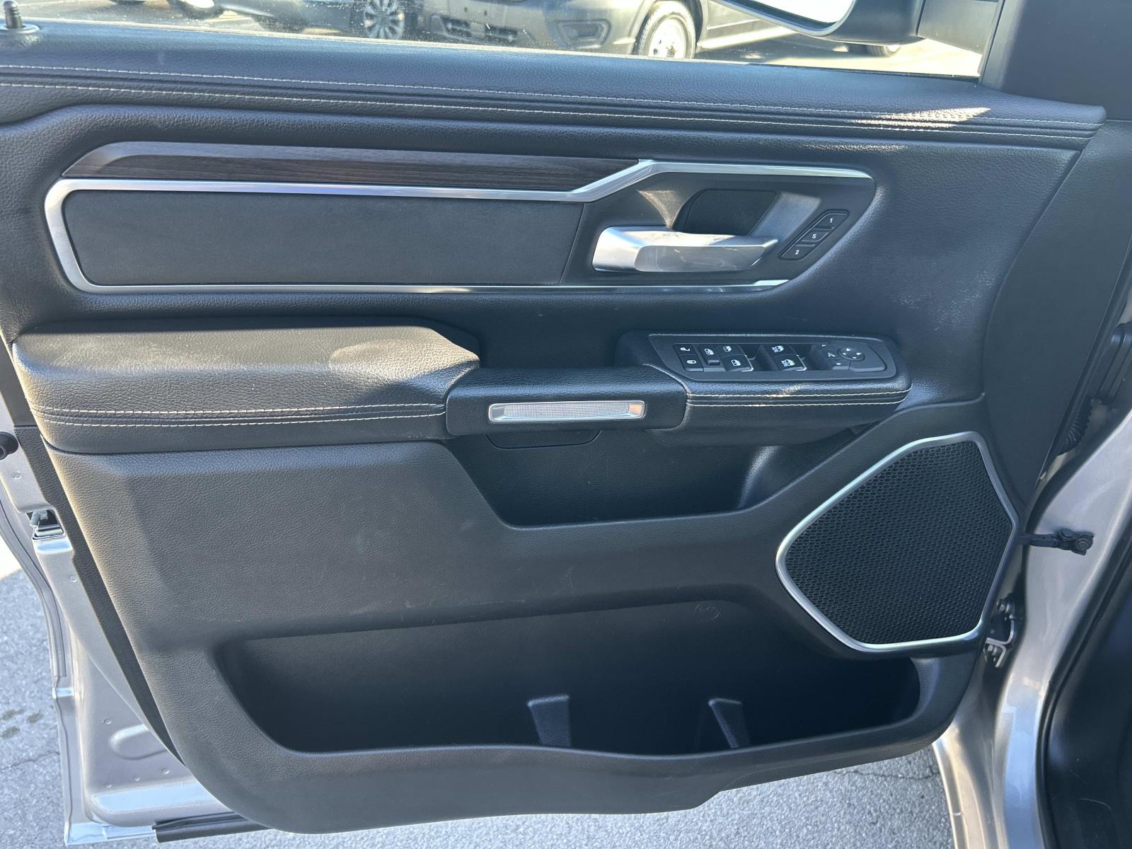 Vehicle photo 31