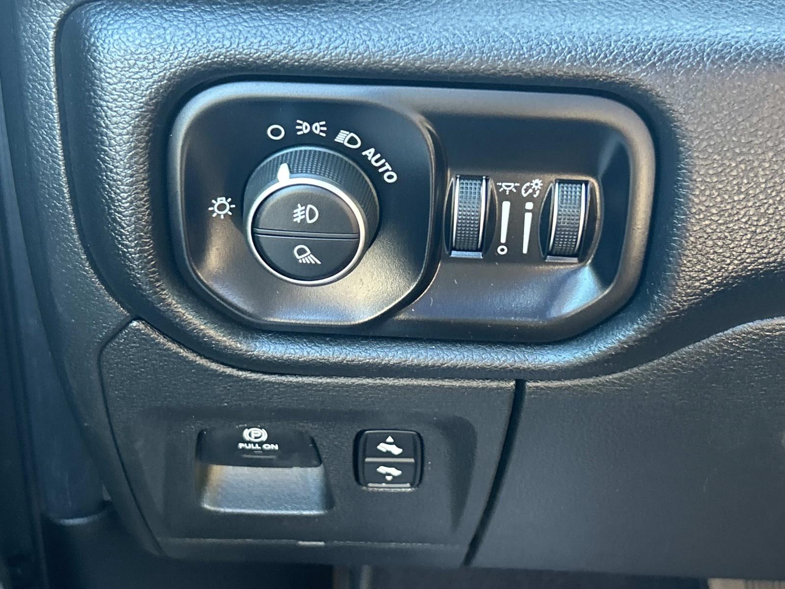 Vehicle photo 42