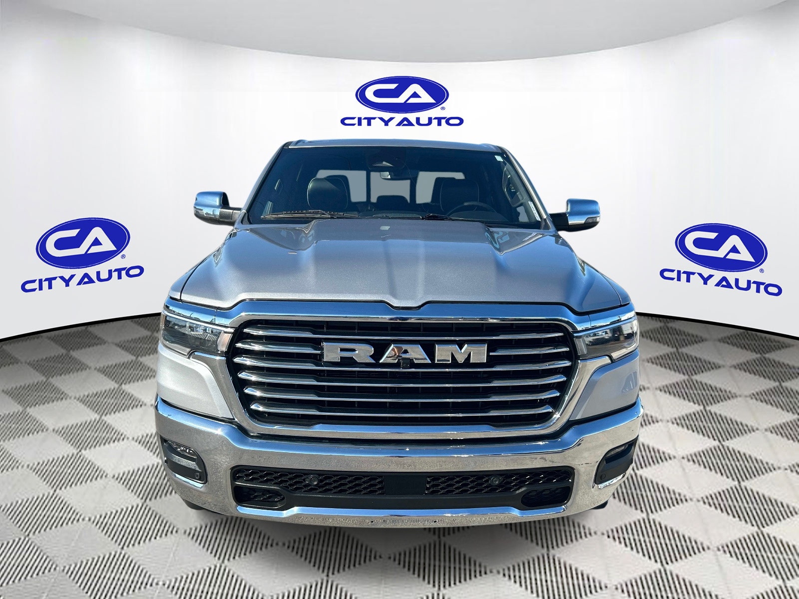 Vehicle photo 10