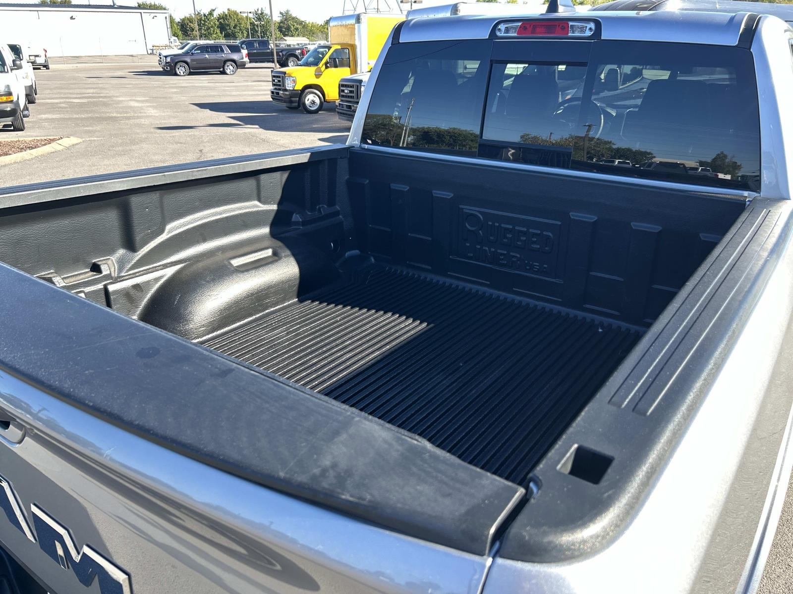 Vehicle photo 14