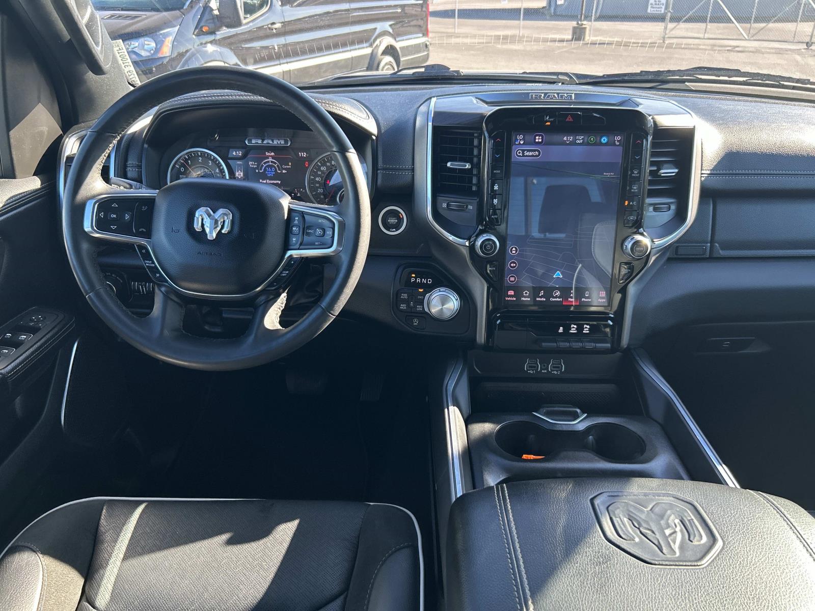 Vehicle photo 25