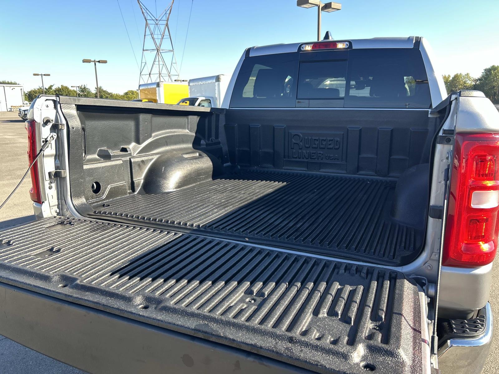 Vehicle photo 16