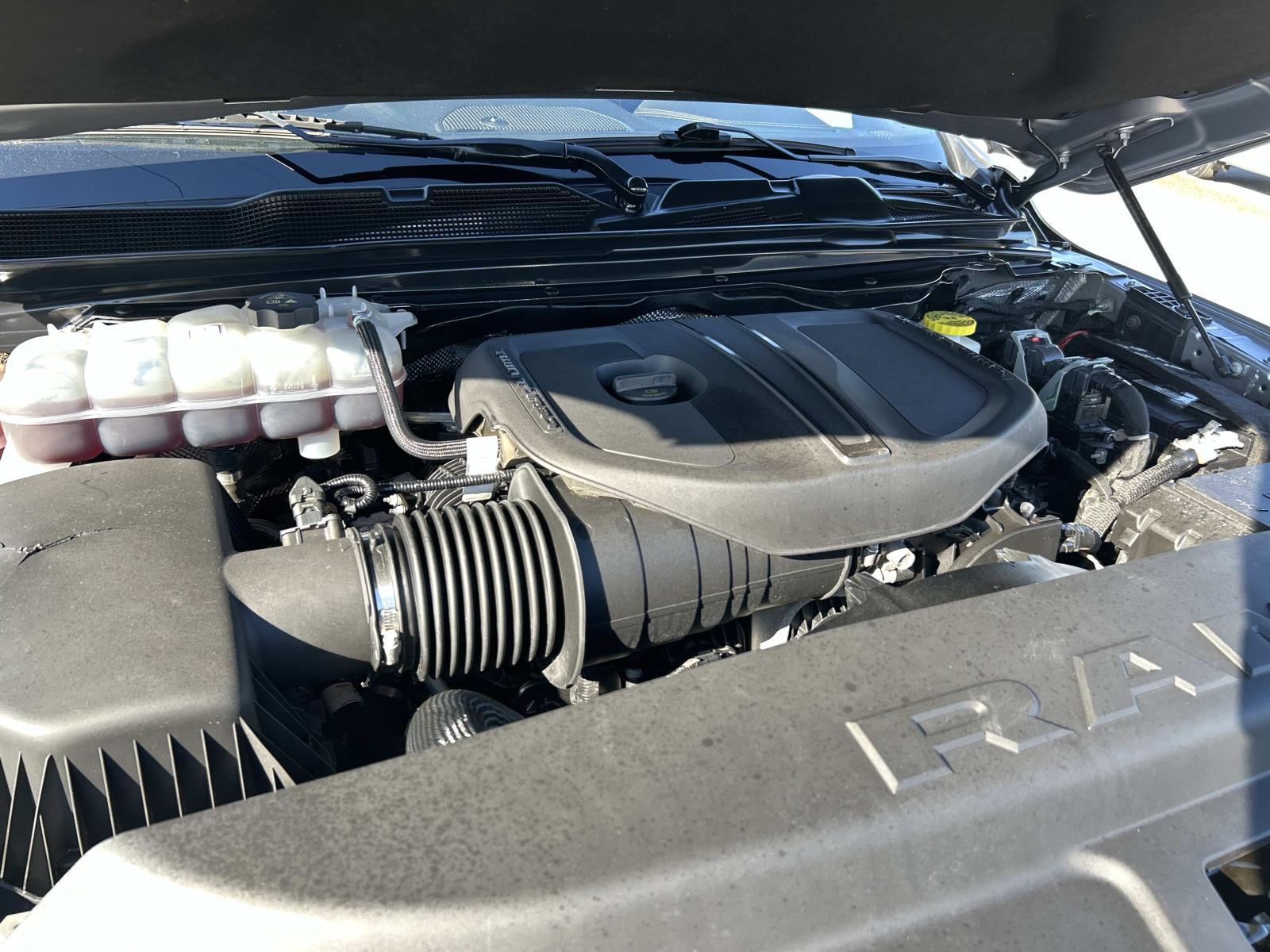 Vehicle photo 23