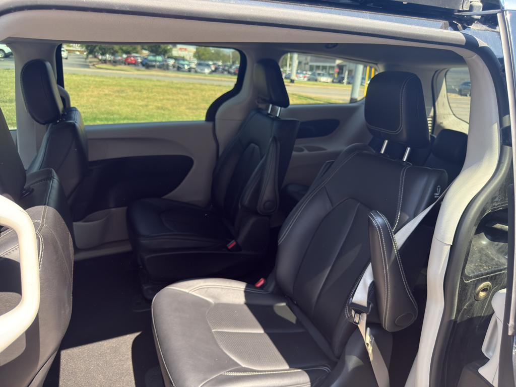 Used 2024 Chrysler Pacifica Van