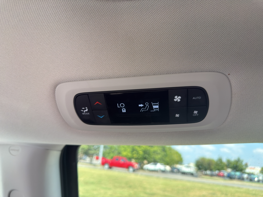 Used 2024 Chrysler Pacifica Van
