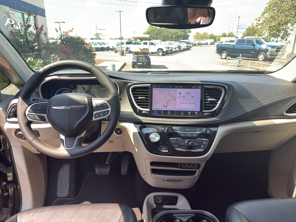 Used 2024 Chrysler Pacifica Van