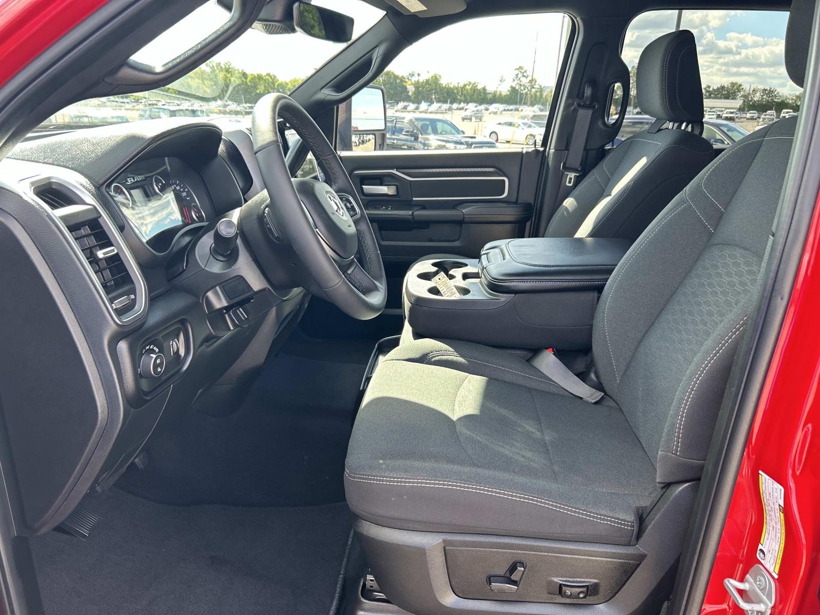 Vehicle photo 29
