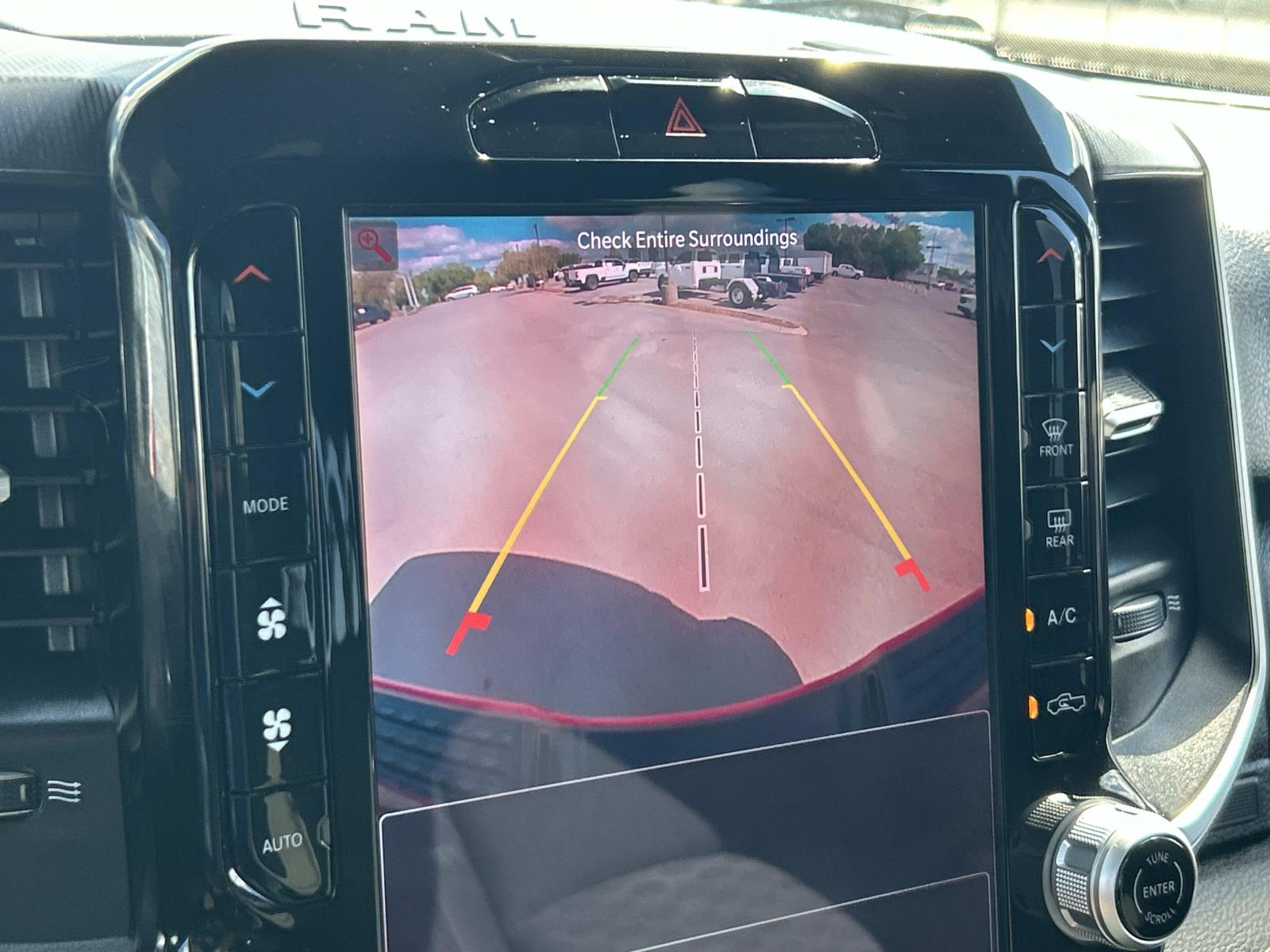 Vehicle photo 32
