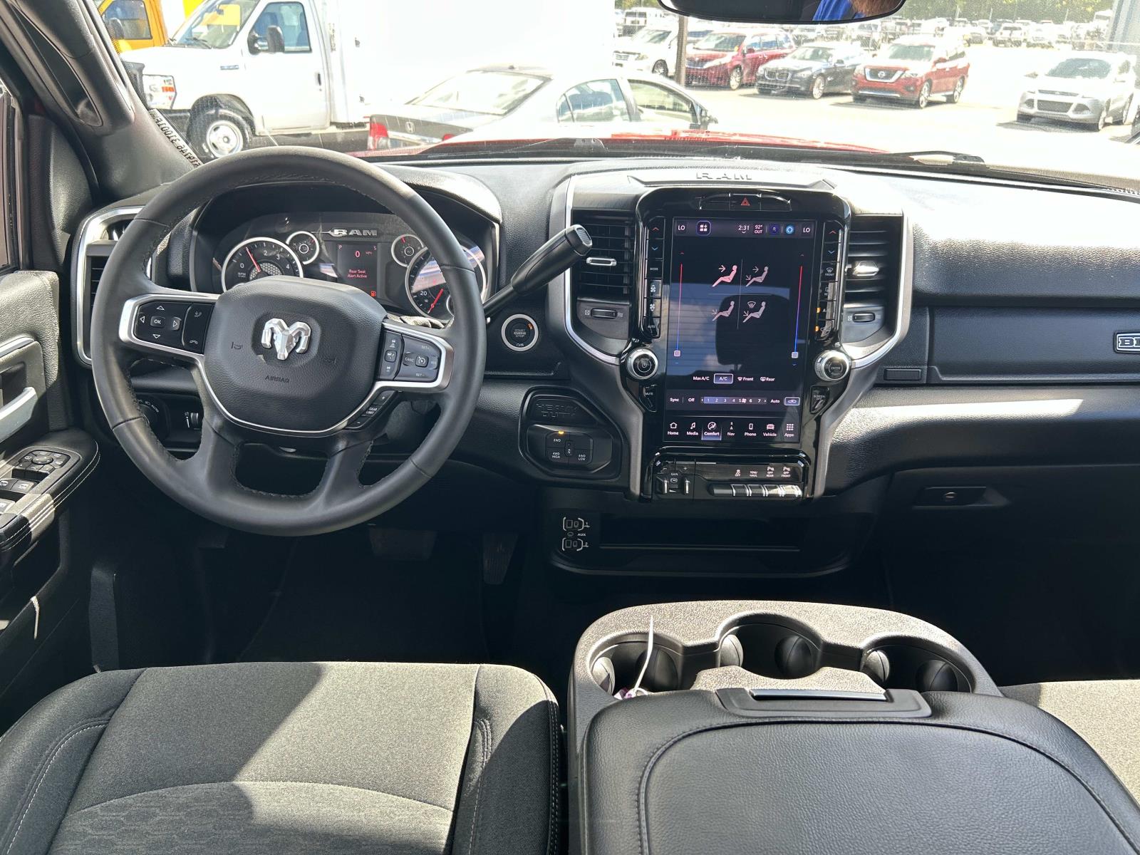 Vehicle photo 23
