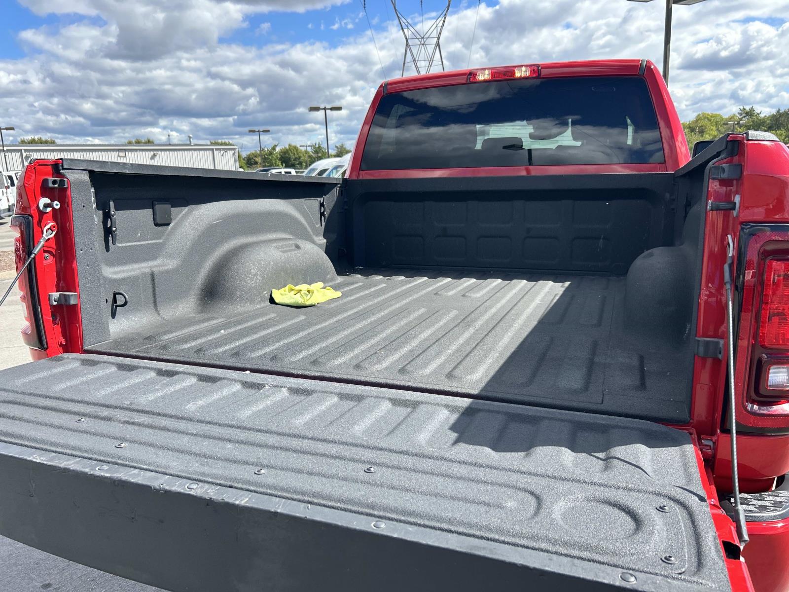 Vehicle photo 16