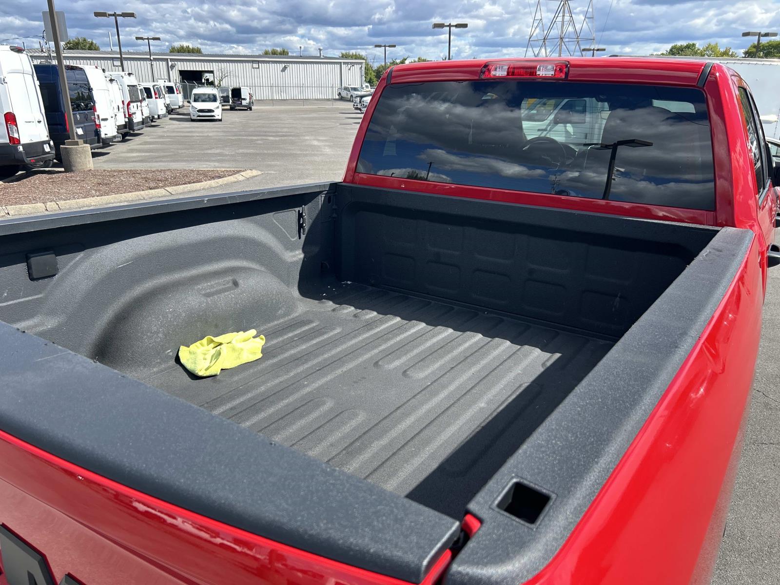 Vehicle photo 14