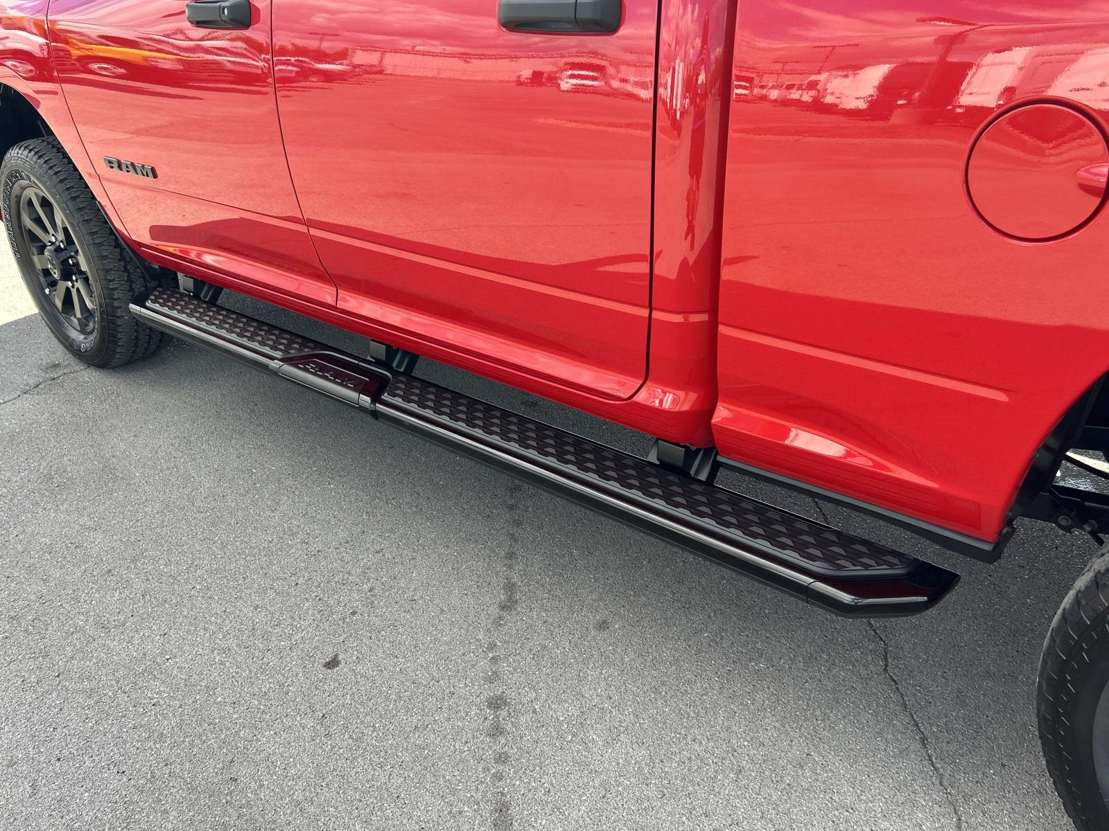 Vehicle photo 19