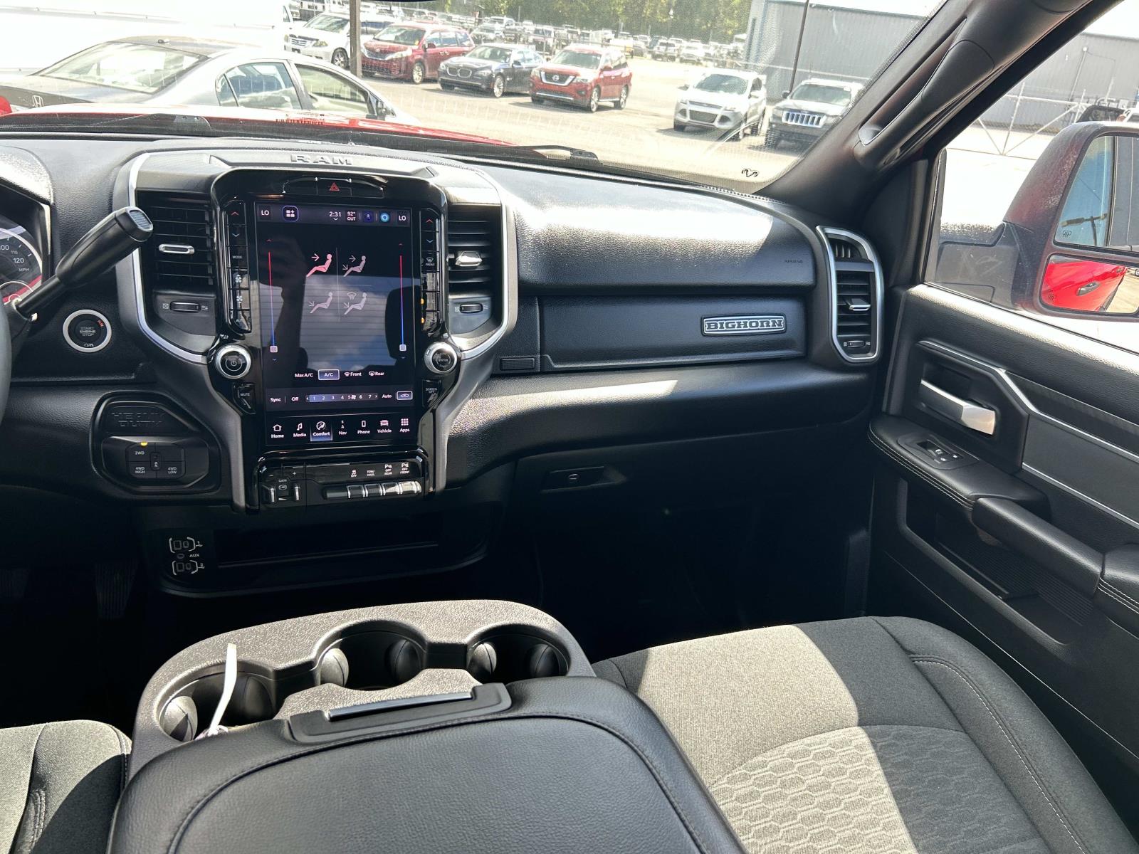Vehicle photo 25