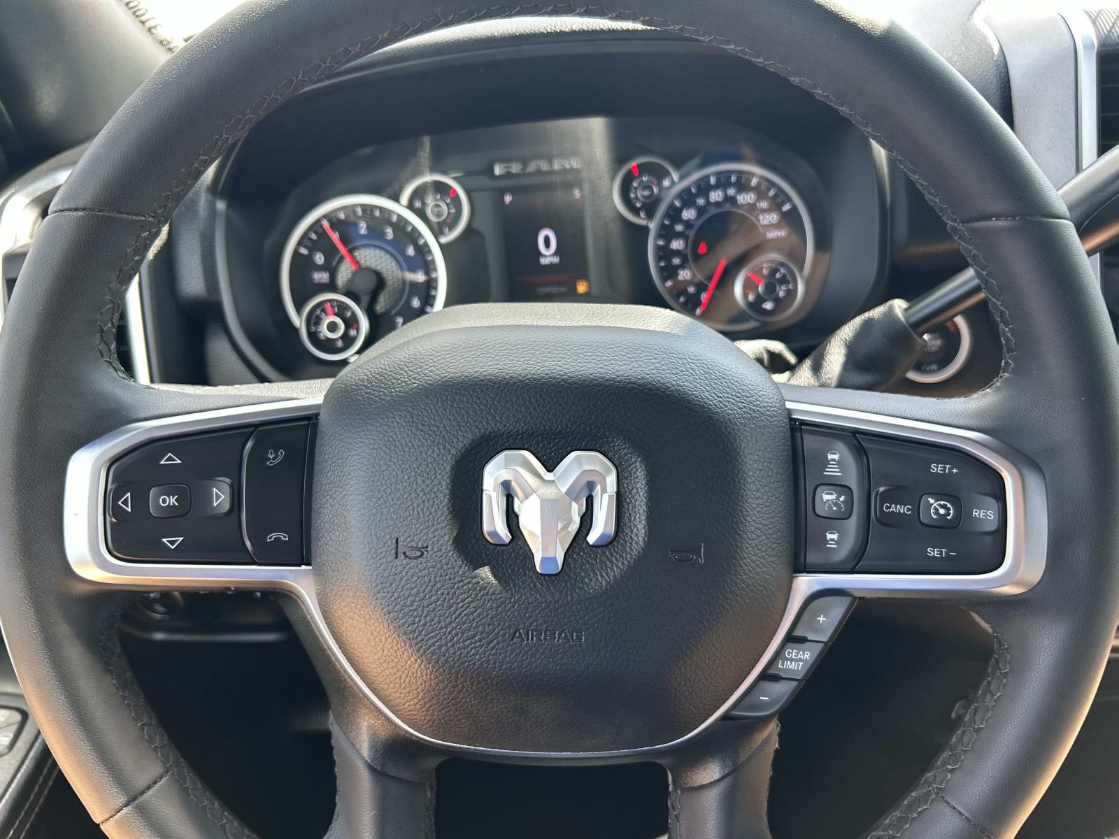 Vehicle photo 38