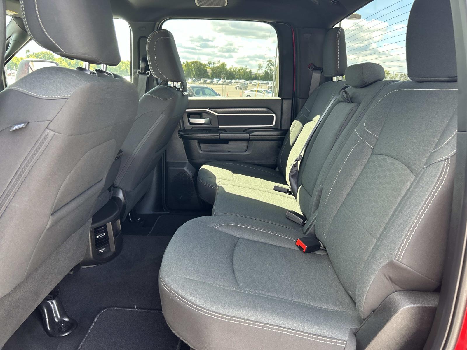 Vehicle photo 27