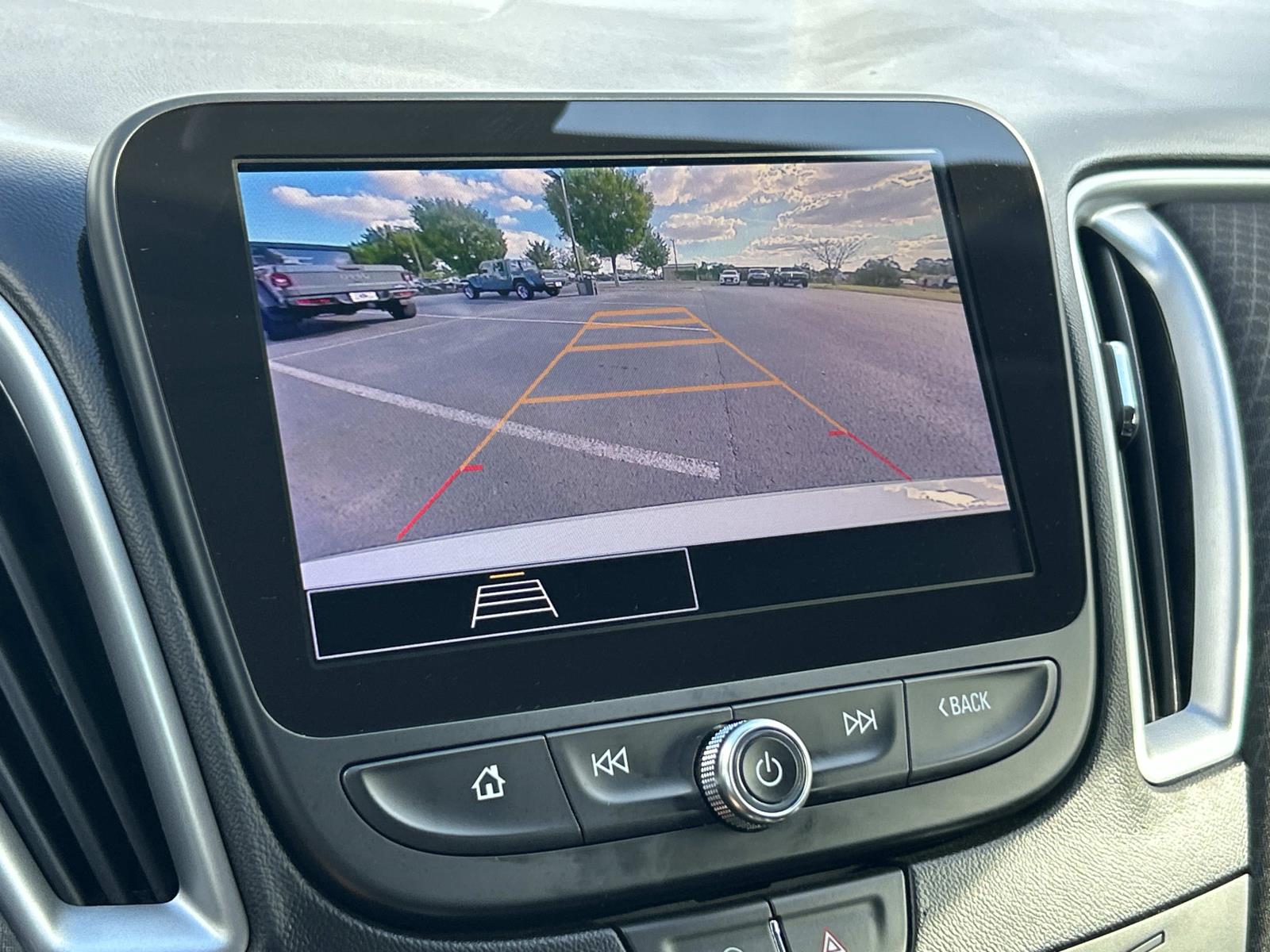 Vehicle photo 28