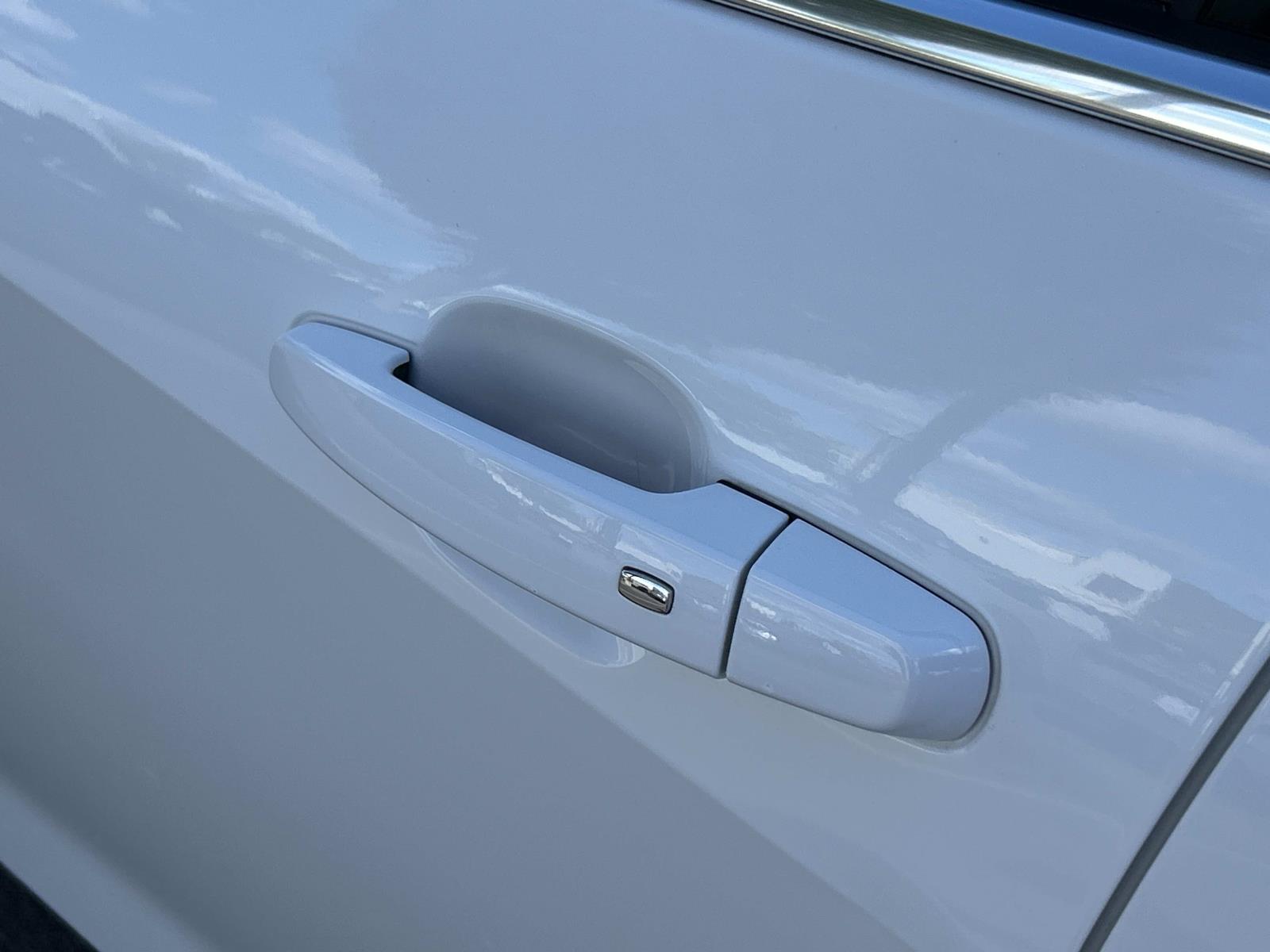 Vehicle photo 16
