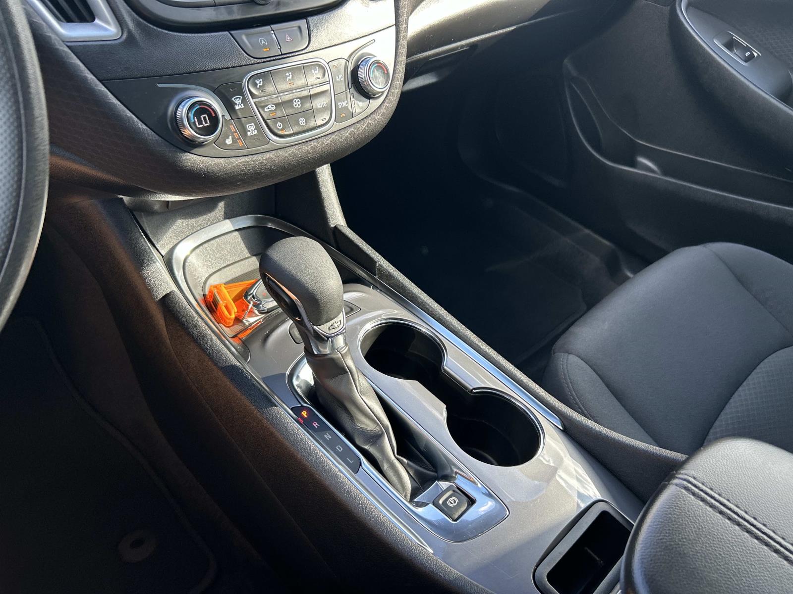 Vehicle photo 30