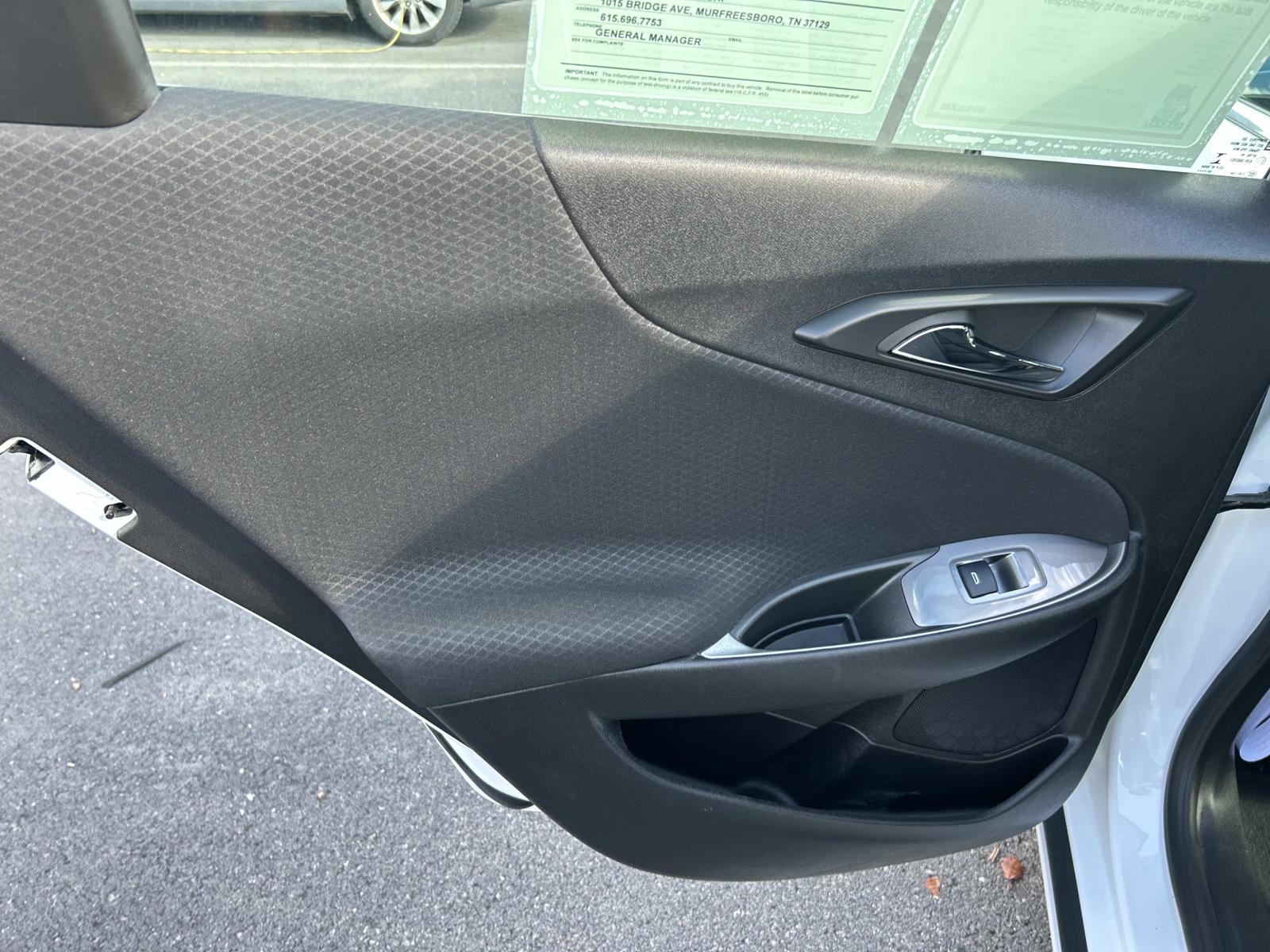 Vehicle photo 23
