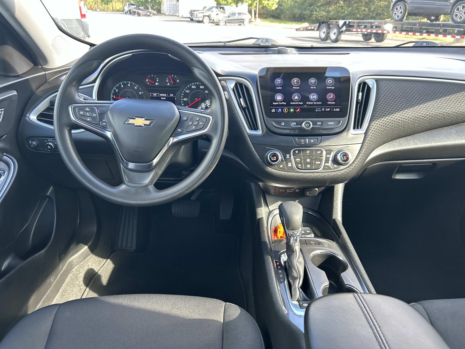 Vehicle photo 17
