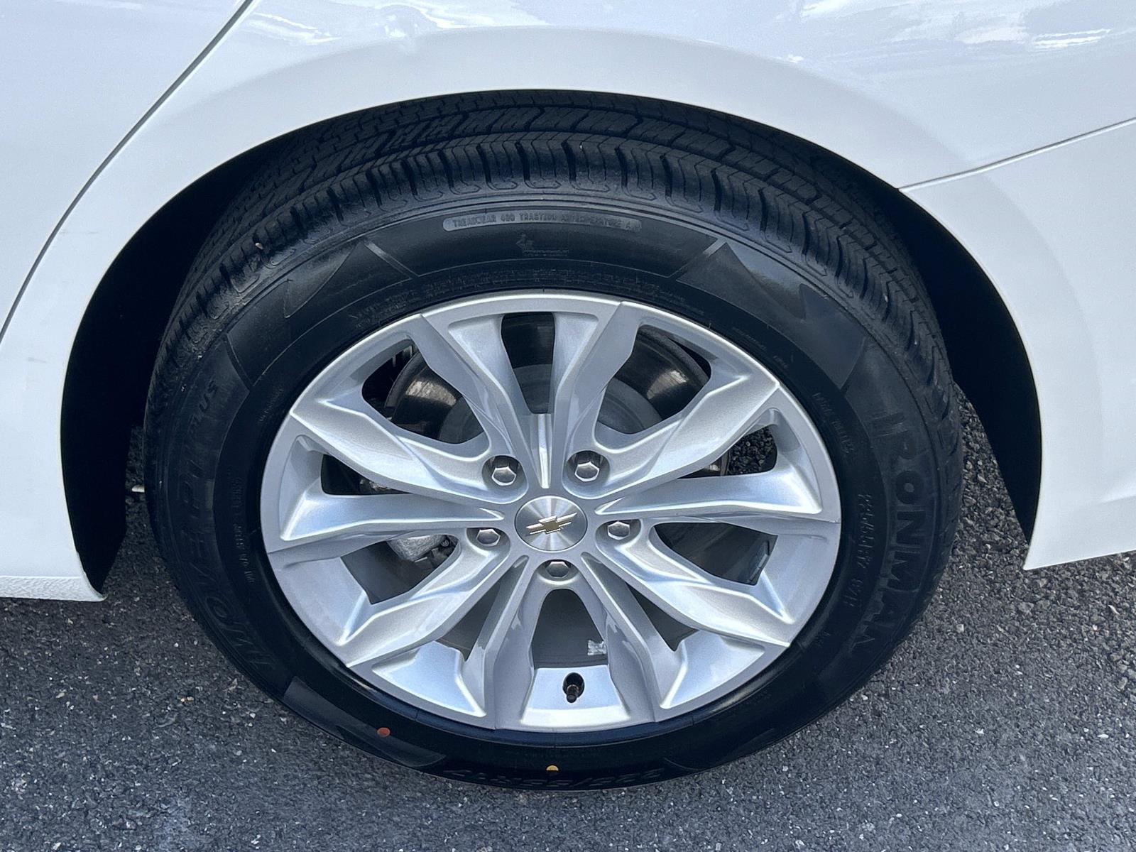 Vehicle photo 14