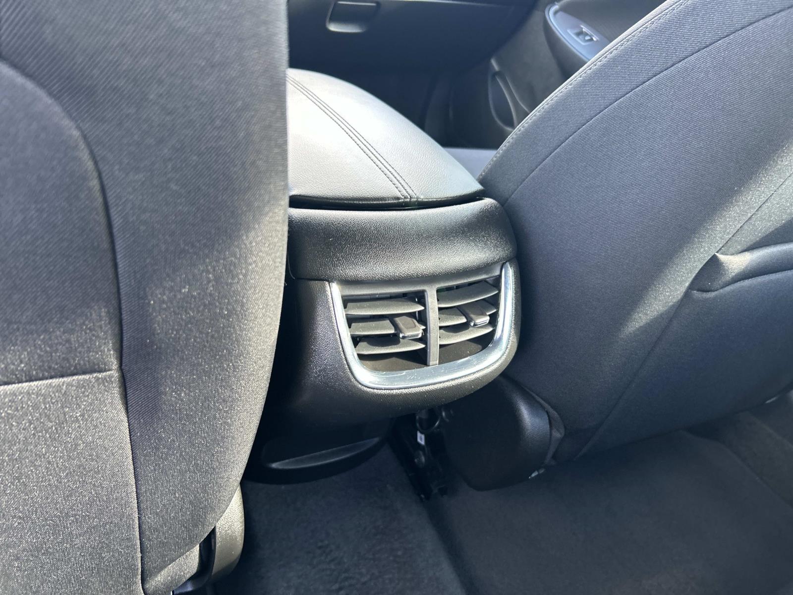 Vehicle photo 20