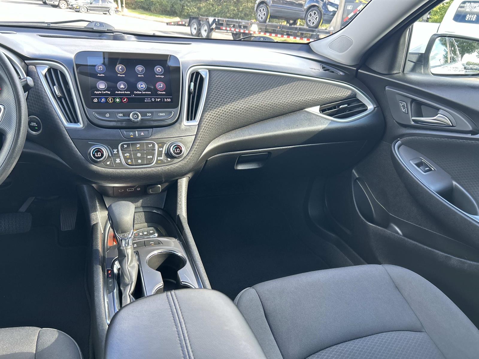Vehicle photo 19
