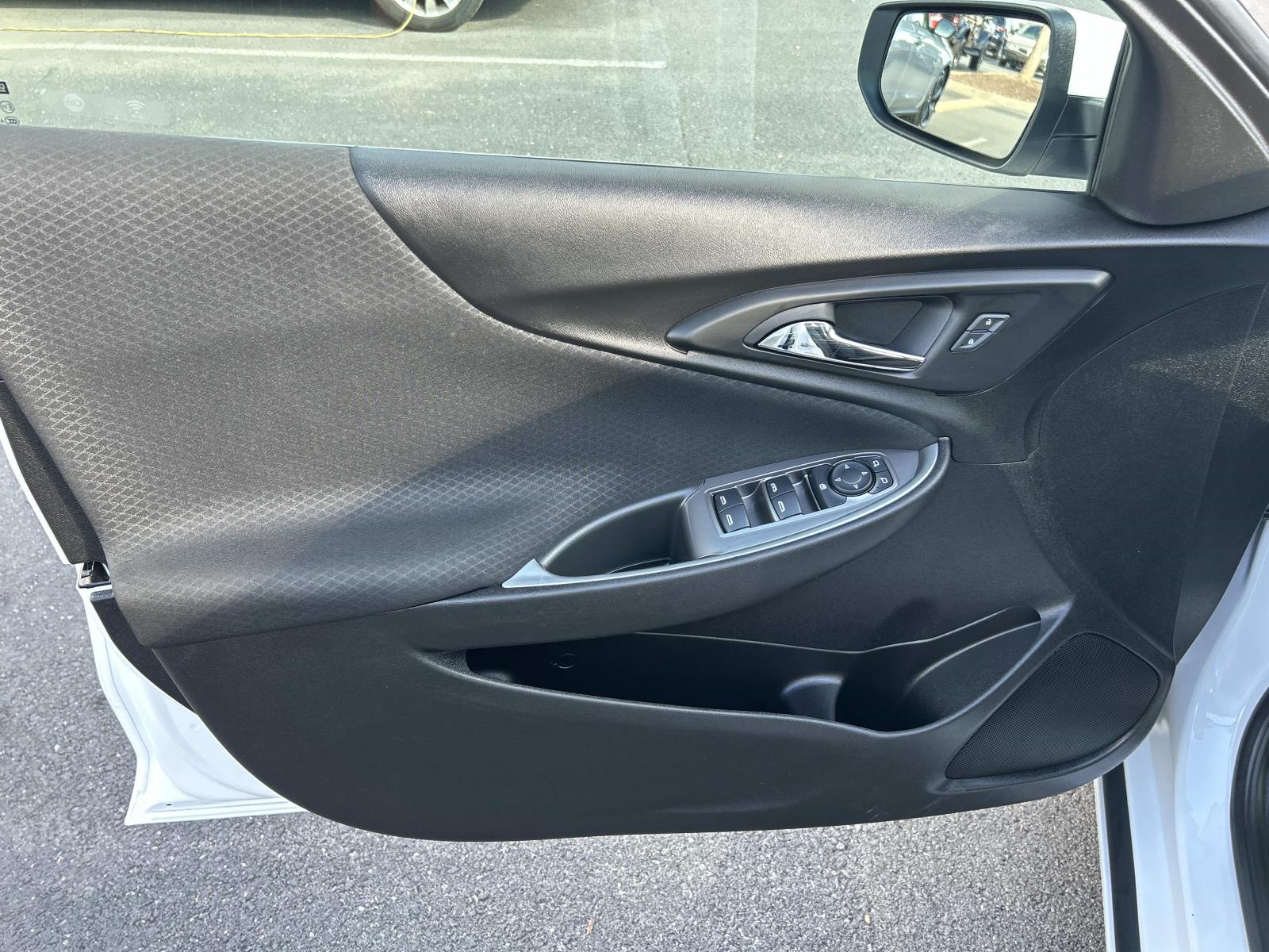 Vehicle photo 26